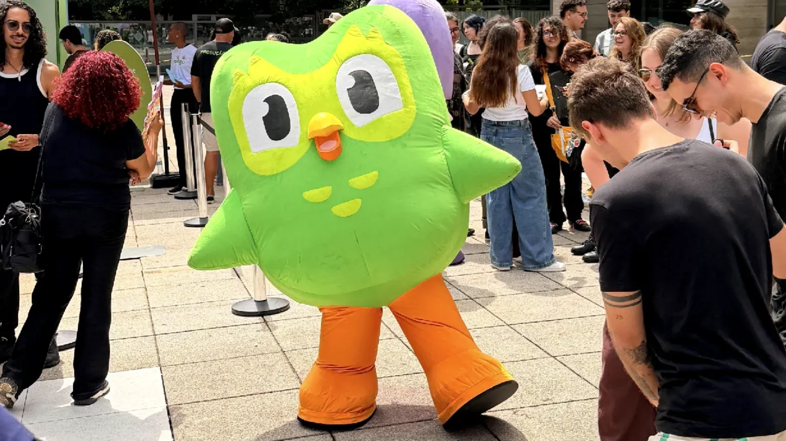 Grátis: Duolingo e Nubank na Paulista: corra contra o Duo e ganhe kit grátis para o Enem